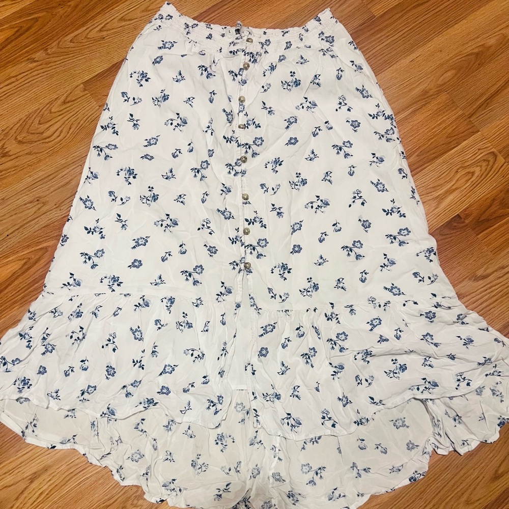 Hollister White Maxi Skirt with Blue Floral Print - Picture 4 of 4